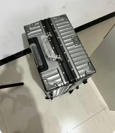 包邮【包邮】全新美蒂龙行李箱铝框库存积压包...
