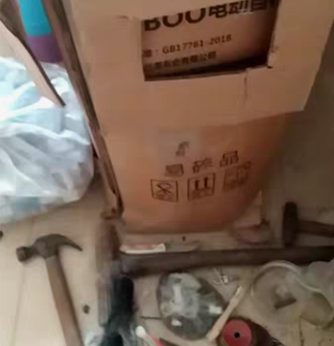 公司奖励的新车还没有开包的合格证都有准备出...