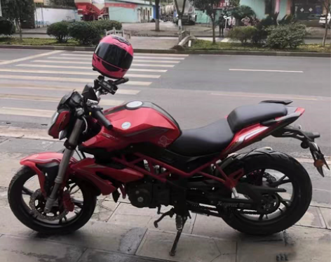 贝纳利红宝龙 3w公里 18年的 自己的车...