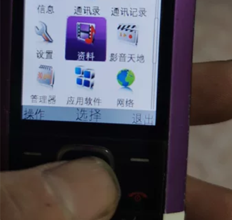 诺基亚5000手机，还有一个诺基亚x2-0...