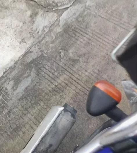 转让铃木骏驰摩托车一辆,有牌有证有保险,年...