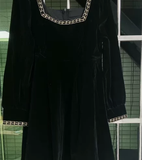 法式方领金边丝绒连衣裙女春秋新款复古赫本风...