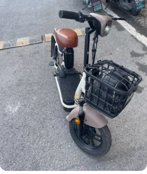 9.9成新哈啰电动车,可以手机解锁车,查看...
