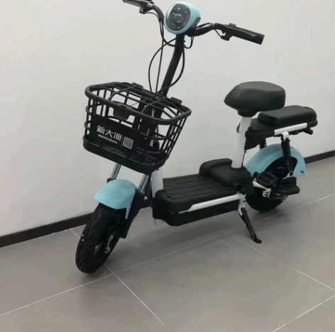店租到期，30台小型电瓶车三折处理店里原价...