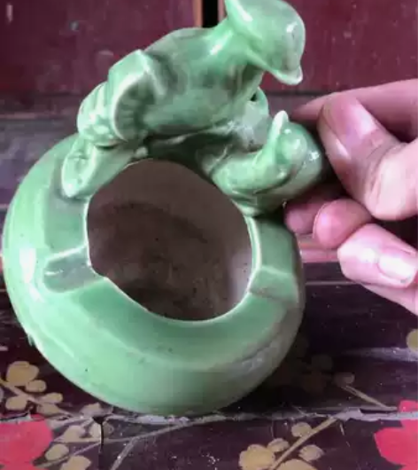 70年代绿釉烟灰缸,工艺漂亮。 感兴趣的话...