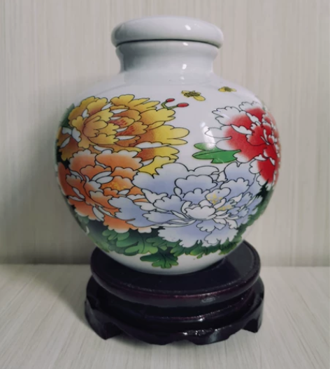 瓷瓶艺术摆件,装饰摆件,品相完好,二手物品...