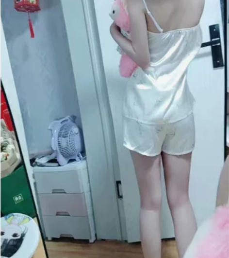 女大学生闲置优惠出 ,很多都是新的,吊带,...