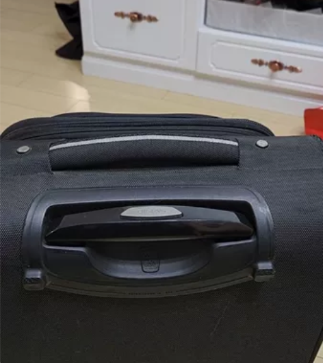 7层新,爱华仕24寸行李箱,万向轮。4层可...