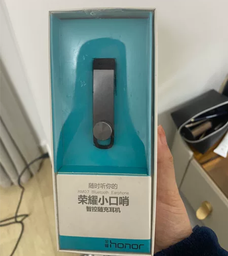 荣耀小口哨耳机,用过两次,闲置了,含一个耳...