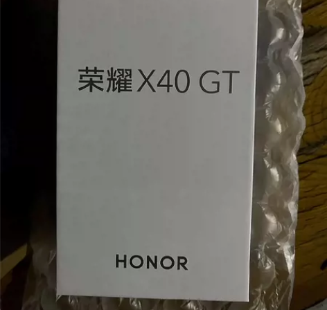 荣耀40GT,8+256,今年三月买的。外...