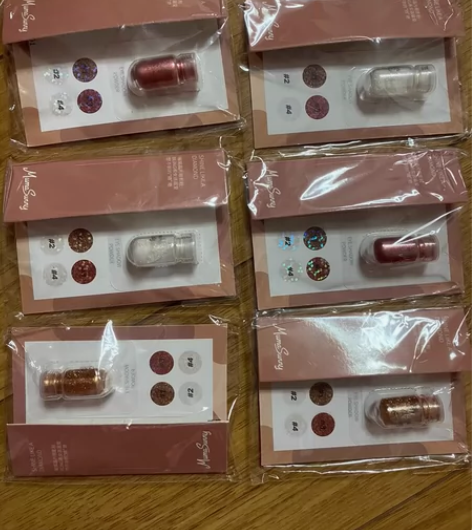 化妆品。如图，啥都有。全部骨折价出运费出了...