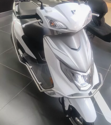 豪爵ucr100 带箱带杠 cbs...