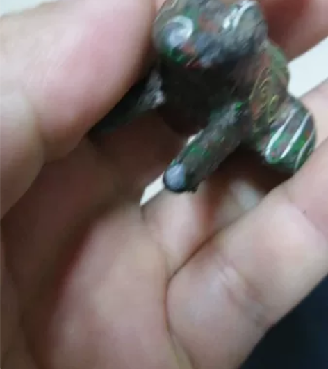 原来购买的青铜蛙,蛙的眼睛和前脚有小瑕疵。...
