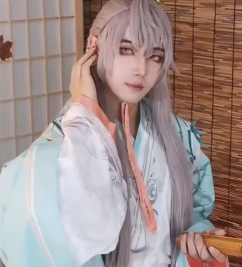 出售 代号鸢袁基C服,L码! 头饰有点瑕疵...